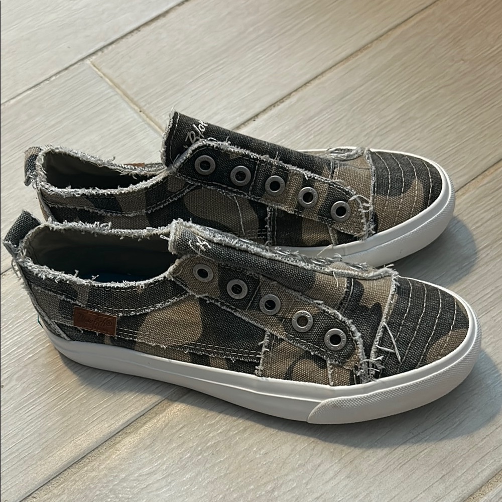 Blowfish Camo green. Brand New. Never worn